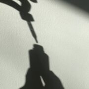 shadow of hair oil