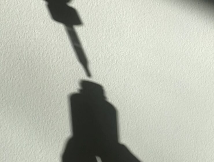shadow of hair oil