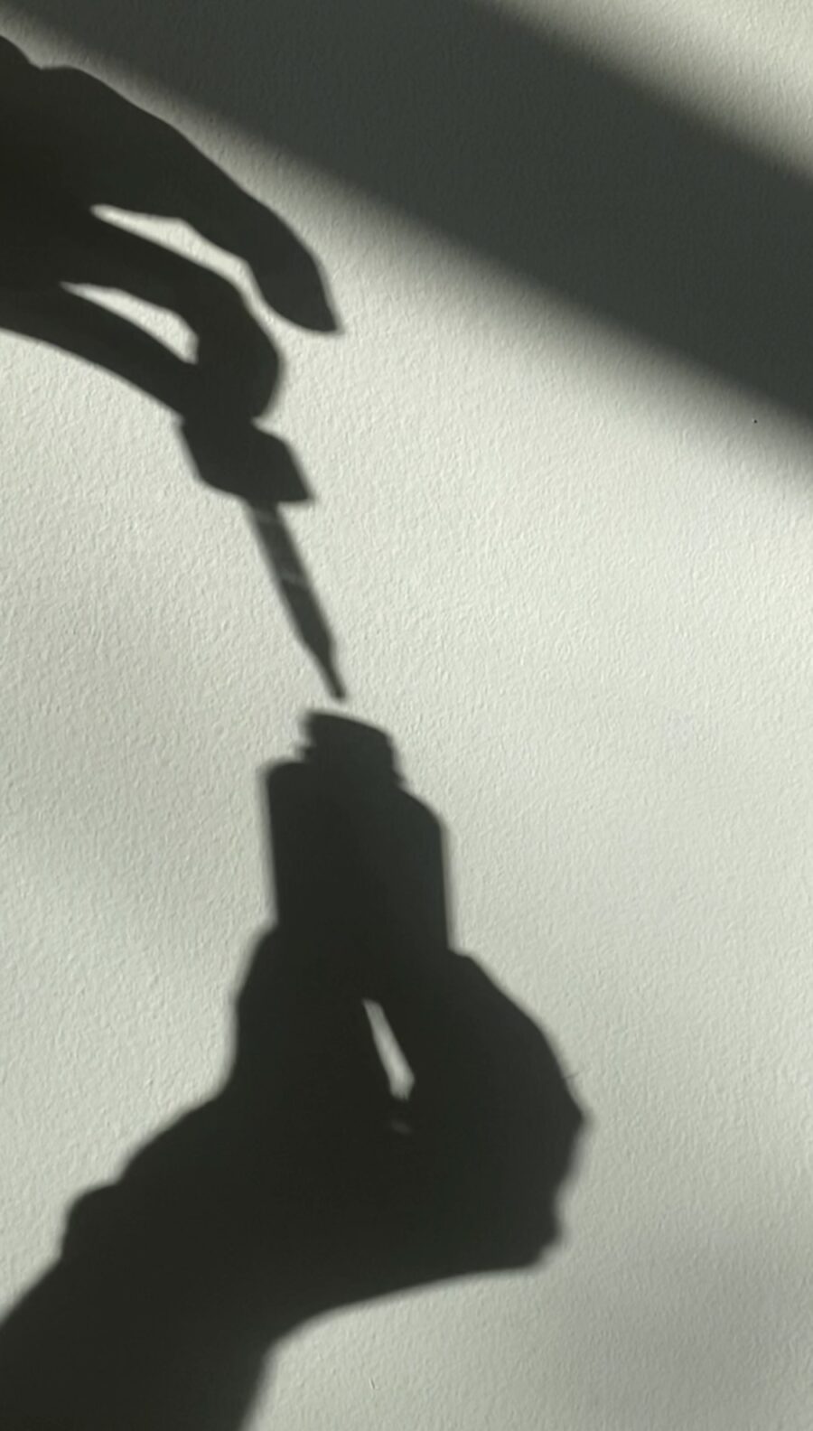 shadow of hair oil